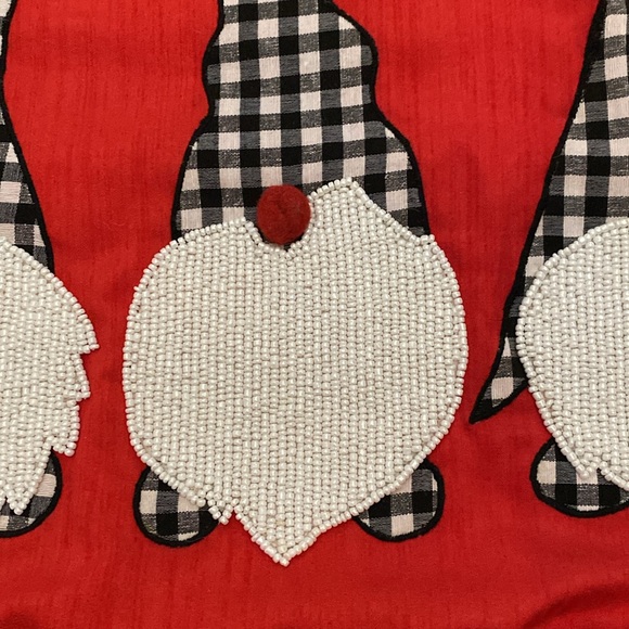 Gnome and Snowflake Bead & Applique Tree Skirt - Picture 4 of 12